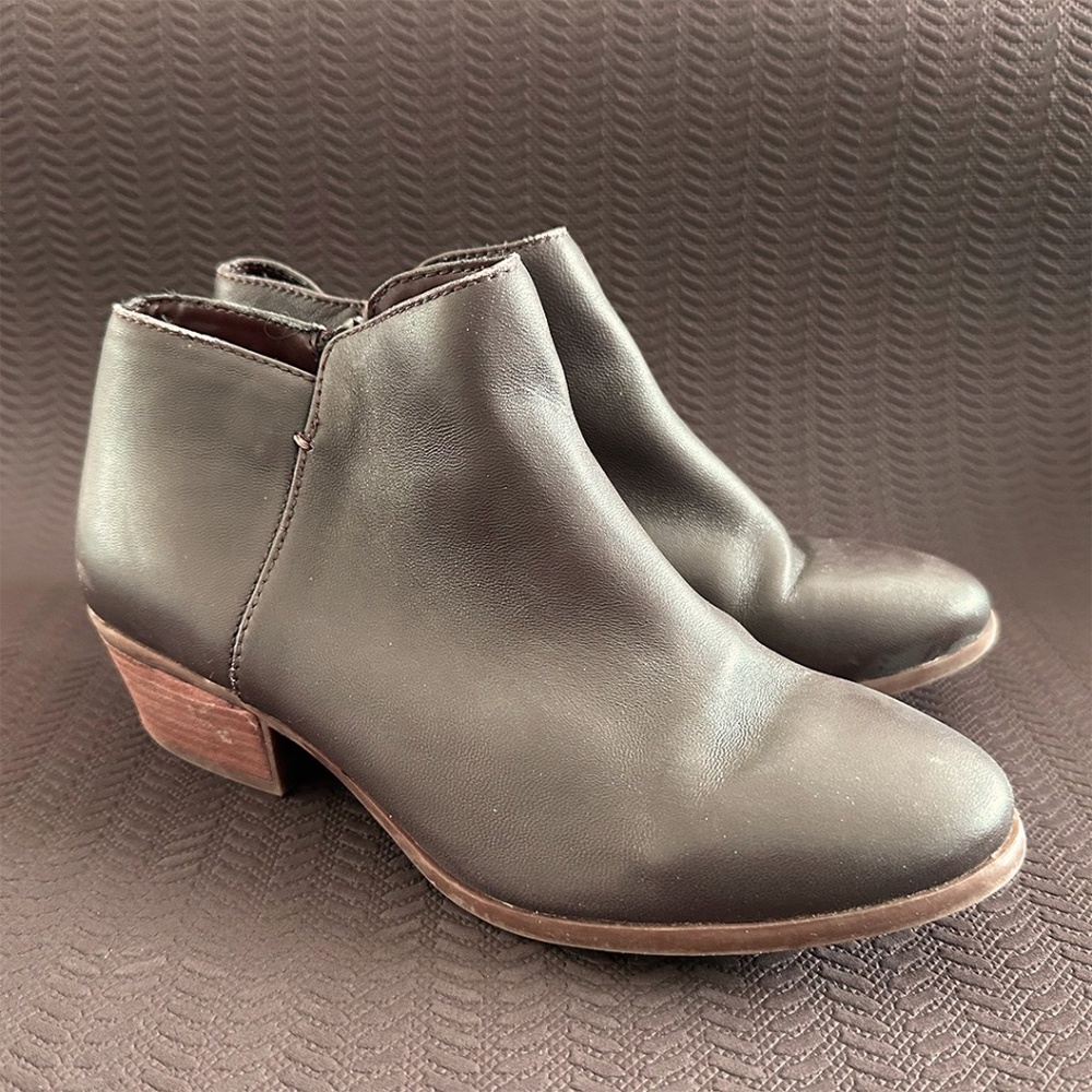 100% Leather G.H. Bass & Co. Booties, Size 8 wide, Chocolate Brown